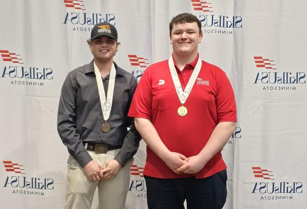 M State Diesel Equipment Technology students Cole Riegert, 左, and James Bergren both brought home medals from the 2024 SkillsUSA 明尼苏达州 Championships. Riegert took first place in the college-level competition while Bergren, a student at Lake Park Audubon High School who attends M State through the PSEO program, took third place in the high school division.